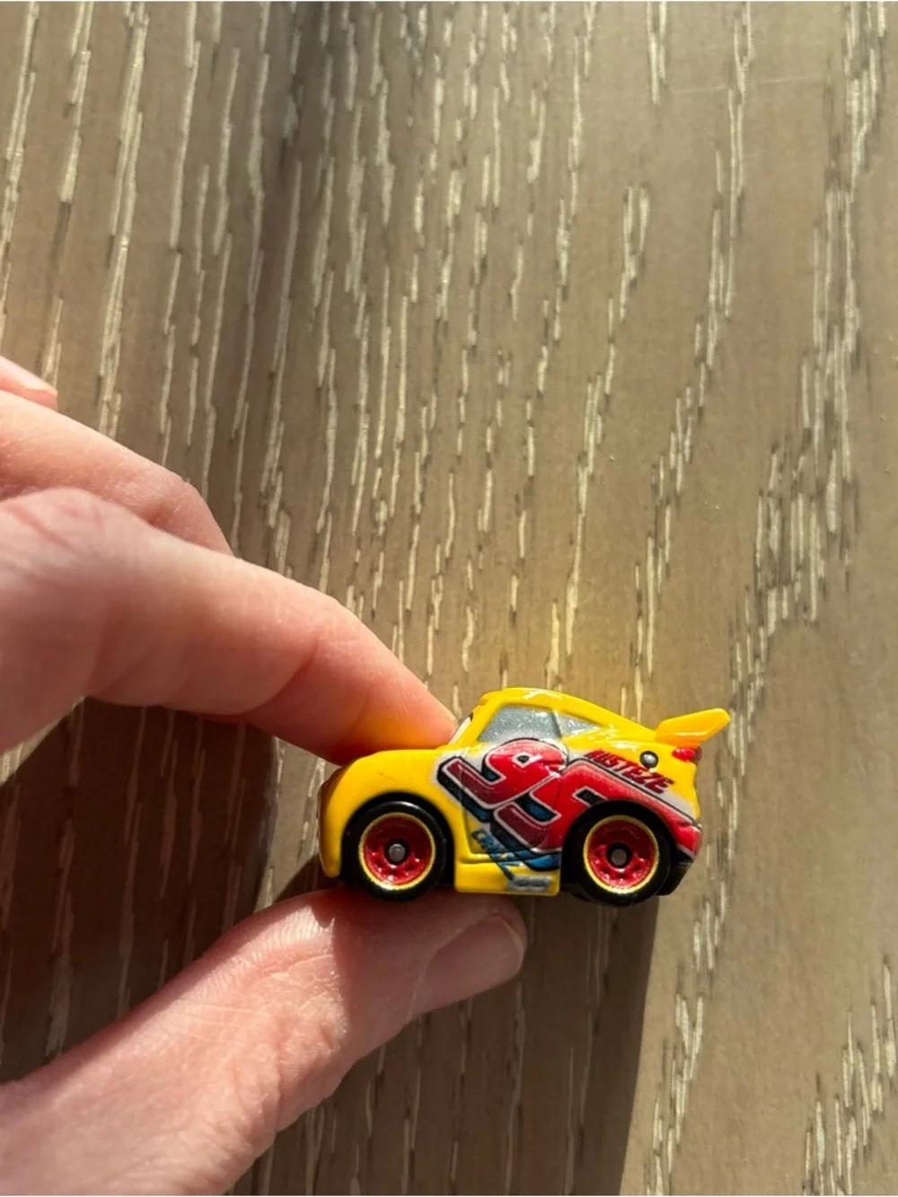 DISNEY PIXAR CARS MINI RACERS CRUZ RAMIREZ 95